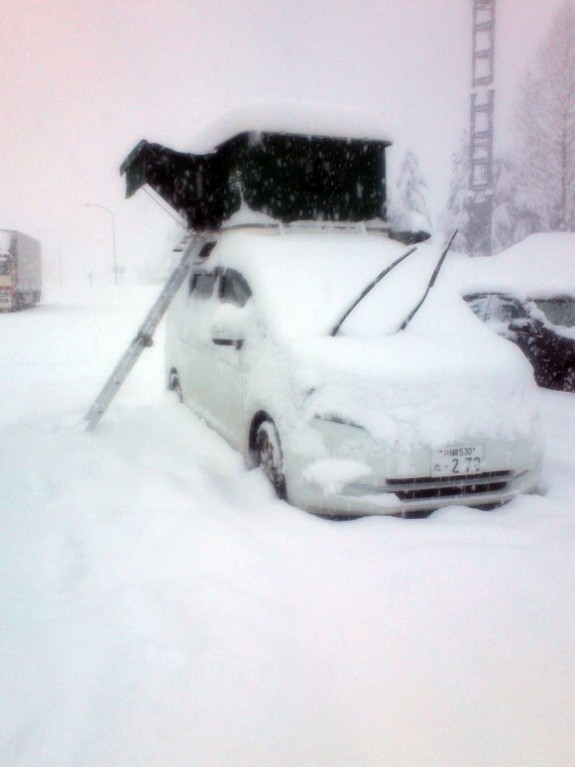 雪中ルーフテント