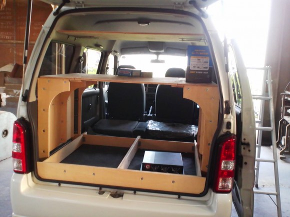 軽キャンピングカー製作中
