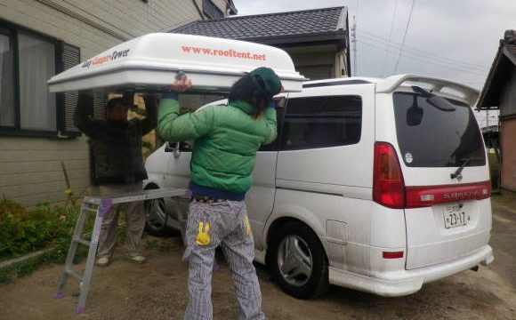 ルーフテントの取り付け