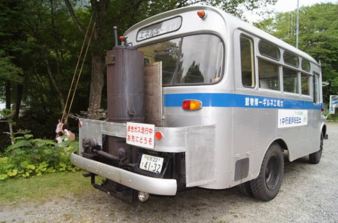 薪自動車