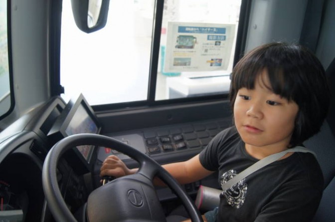 バスの運転席