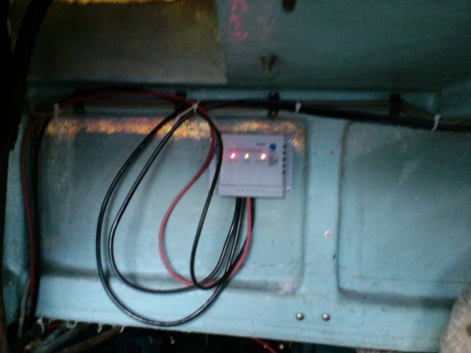 充電コントローラー