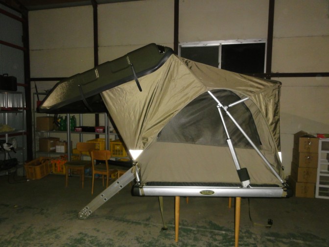 新型ルーフテントの展開