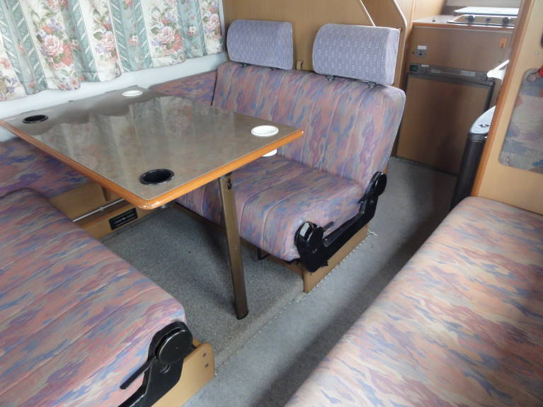 キャンピングカーの室内