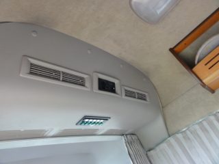 後部エアコン