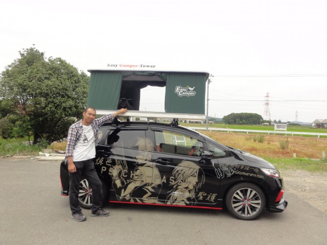 痛車にルーフテント