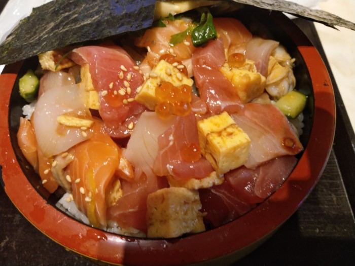 海鮮丼」